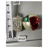 GROUP OF CHRISTMAS ORNAMENTS