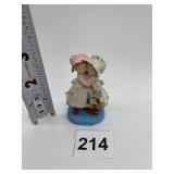 CAST IRON EMBRACING GIRLS W/ BONNETS FIGURE