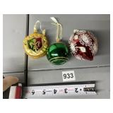 GROUP OF CHRISTMAS ORNAMENTS