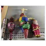 GROUP OF CHRISTMAS ORNAMENTS