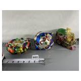 GROUP OF CHRISTMAS ORNAMENTS