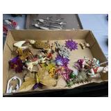 GROUP OF CHRISTMAS ORNAMENTS