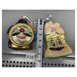 GROUP OF CHRISTMAS ORNAMENTS