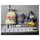 GROUP OF CHRISTMAS ORNAMENTS