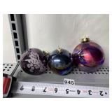 GROUP OF CHRISTMAS ORNAMENTS