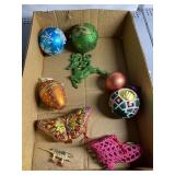 GROUP OF CHRISTMAS ORNAMENTS