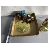 GROUP OF CHRISTMAS ORNAMENTS