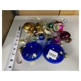 GROUP OF CHRISTMAS ORNAMENTS