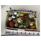 GROUP OF CHRISTMAS ORNAMENTS