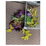 GROUP OF CHRISTMAS ORNAMENTS