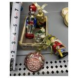 GROUP OF CHRISTMAS ORNAMENTS