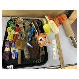 LARGE ASSORTMENT OF KITCHEN UTENSILS INCLUDING