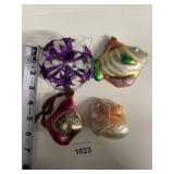 GROUP OF CHRISTMAS ORNAMENTS