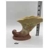 HULL ART USA 7 INCH PLANTER SMALL FLAKE ON BASE