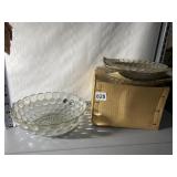 8 INCH ROUND BUBBLE DESIGN BOWL AND FOUR MATCHING