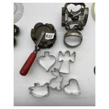 4-SIDED CUTTER AND COOKIE CUTTERS