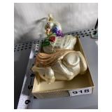 GROUP OF CHRISTMAS ORNAMENTS