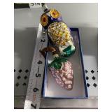 GROUP OF CHRISTMAS ORNAMENTS