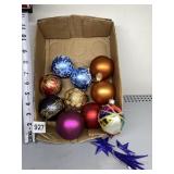 GROUP OF CHRISTMAS ORNAMENTS