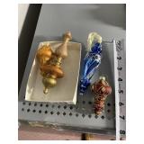 GROUP OF CHRISTMAS ORNAMENTS