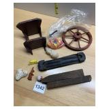 VINTAGE EVEREADY LIGHT, VINTAGE TOY PIECES,