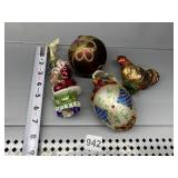 GROUP OF CHRISTMAS ORNAMENTS