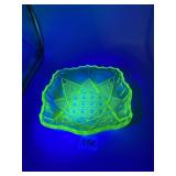 DAISY AND BUTTON VASELINE URANIUM GLASS DISH
