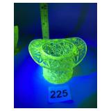 DAISY AND BUTTON VASELINE URANIUM HAT