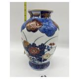 WONY L.T.D. JAPAN PORCELAIN VASE WITH GOLD BAND