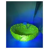 VINTAGE VASELINE DAISY AND BUTTON PATTERNL. G.