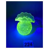 DAISEY AND BUTTON FAN TOP VASE