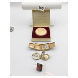 ELIZABETH ARDEN COMPACT IN ORIGINAL BOX RING SIZE