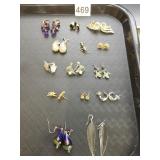GROUP OF EARRINGS PIERCED SCREW BACK GLASS DRIO
