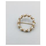 14KF CIRCLE PIN WITH PEARL BEADS 3,94G