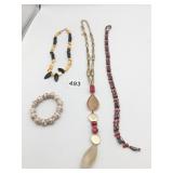 BEADED STRETCH BRACELET BLACK AND GOLD STONE CHIP