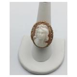 375 GOLD RING SIZE 8 CAMEO WEIGHT 9.08G