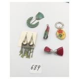 EARRINGS RED THERMOSET CLIP ON KEY RING FLOWER