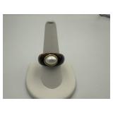 UNIQUE PEARLSTINE CENTER WITH A 14 KARAT GOLD