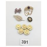 PINS AND COVERED BUTTONS WITH SCALLOP SHELLS