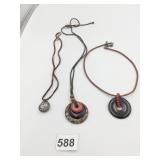 PENDANT NECKLACES ON CIRDING POLISHED STONES