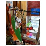 TRINKETS HANGING ON BUNGEE, ITEMS HANGING ON