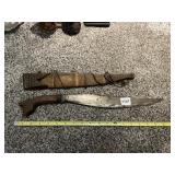 LONG KNIFE WITH CURVED BLADE AND CARVED HORSE