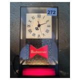 BUDWEISER ELECTRIC CLOCK LIGHTS UP