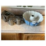 BUNDT PAN SALT AND PEPPER SHAKER , WEAR-EVER