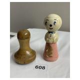 VINTAGE SOCK DARNER, YARN AIDE