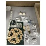 ASSORTED LAMP FINIALS, STOPPERS, CABINET KNOBS