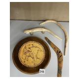 2 ANIMALS INCLUDING SNAKE, BOOMERANG, BEAR AND