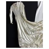 BEAUTIFUL SATIN VINTAGE WEDDING GOWN WITH