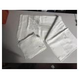 ROSE DESIGN TABLECLOTH, 8 MATCHING NAPKINS W/