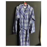 VINTAGE VAN HEUSEN M LEASURE WEAR PLAID ROBE